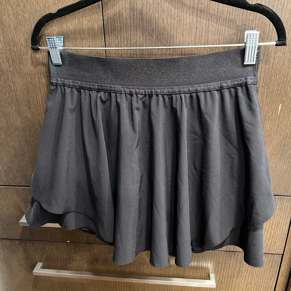 Lululemon court rival black skirt women’s size 8